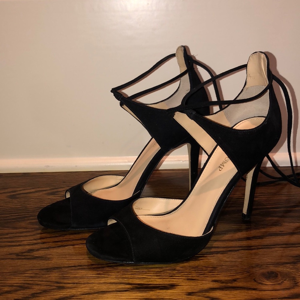 Ivanka Trump Black Pumps